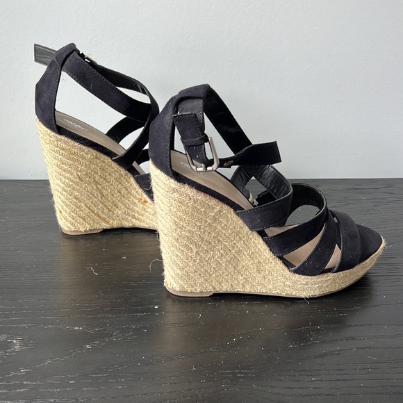 BNWT Black Suede and Raffia Sandle Wedge Heels - Picture 3 of 5